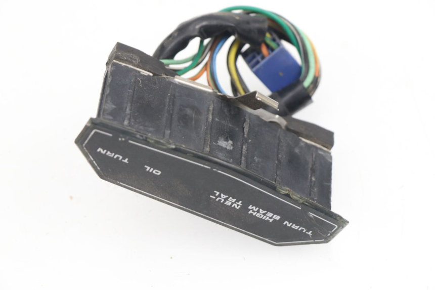 photo de TABLEAU DE BORD SUZUKI GSXF GSX F 600 (1988 - 1997) - Points de fixation