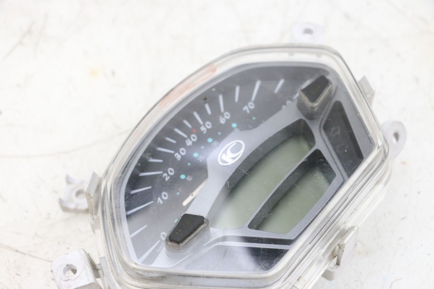 photo de TABLEAU DE BORD KYMCO LIKE 4T 50 (2019 - 2025) - Gros plan technique
