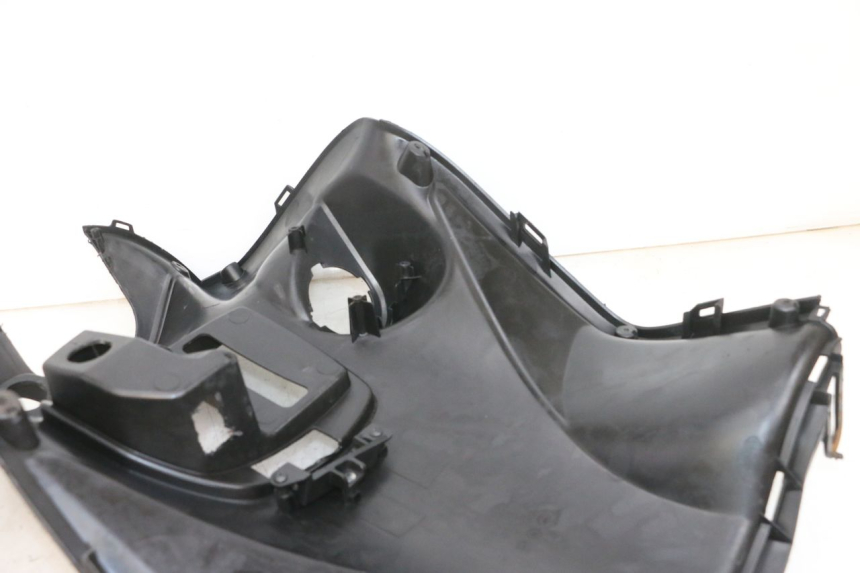 photo de TABLIER INTERIEUR KYMCO AGILITY 16+ 4T 50 (2018 - 2023) - Gros plan technique