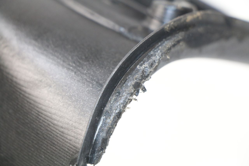 photo de TABLIER INTERIEUR APRILIA ATLANTIC 125 (2003 - 2009) - Gros plan technique