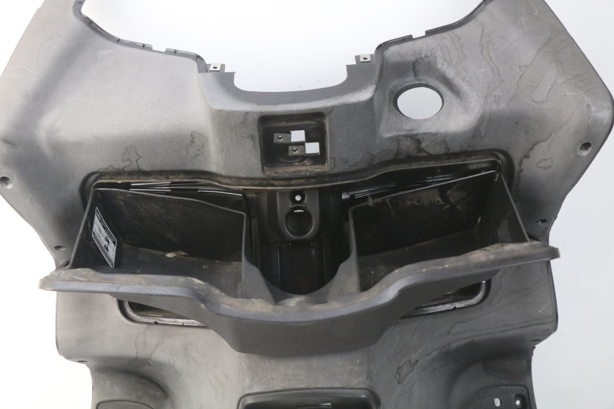 photo de TABLIER INTERIEUR APRILIA ATLANTIC 125 (2003 - 2009) - Détail de la pièce