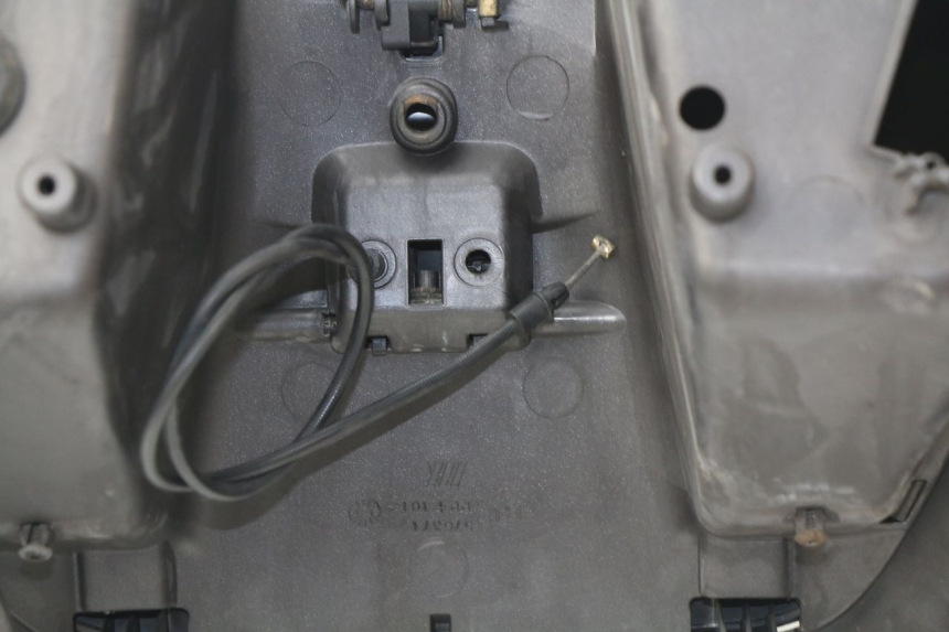 photo de TABLIER INTERIEUR PIAGGIO BEVERLY 500 (2003 - 2007) - État de surface