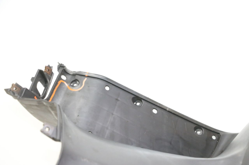 photo de TABLIER INTERIEUR SUZUKI BURGMAN 125 (2007 - 2014) - Zoom état d’usage