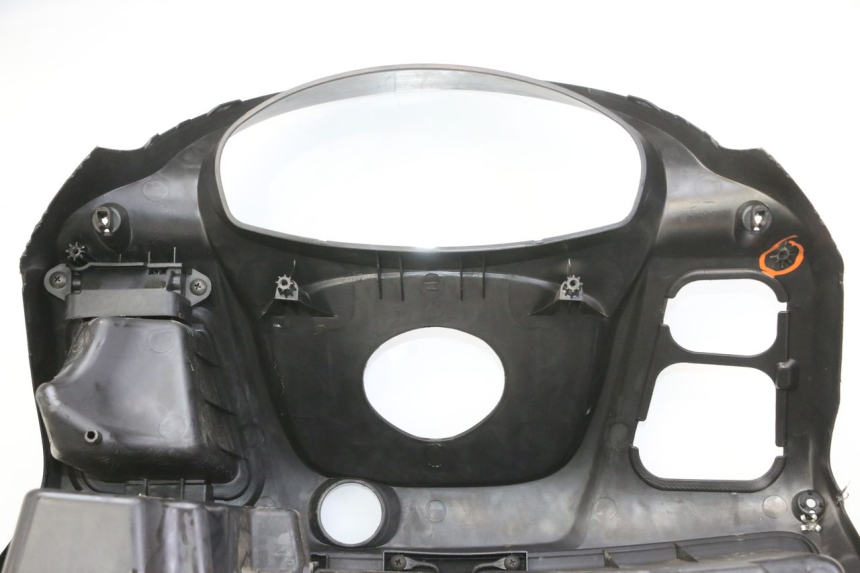 photo de TABLIER INTERIEUR SUZUKI BURGMAN 125 (2007 - 2014) - Vue d’ensemble