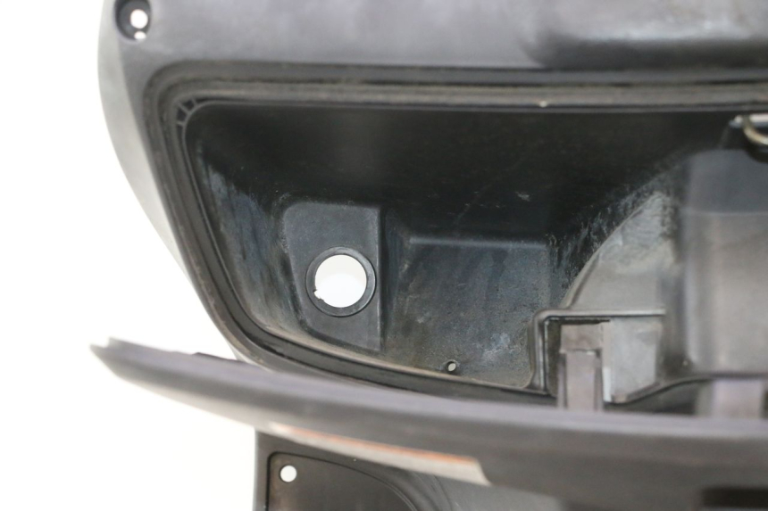 photo de TABLIER INTERIEUR SUZUKI BURGMAN 125 (2007 - 2014) - Détail de la pièce