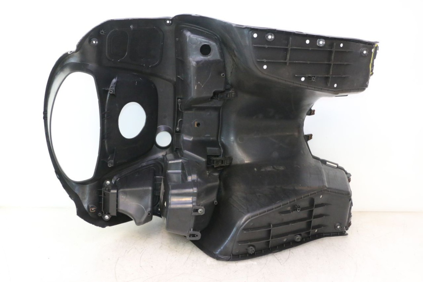 photo de TABLIER INTERIEUR SUZUKI BURGMAN 125 (2007 - 2014) - Détails caractéristiques