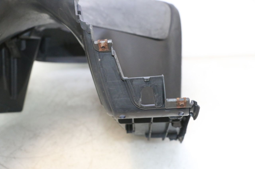 photo de TABLIER INTERIEUR SUZUKI BURGMAN 125 (2007 - 2014) - Vue rapprochée