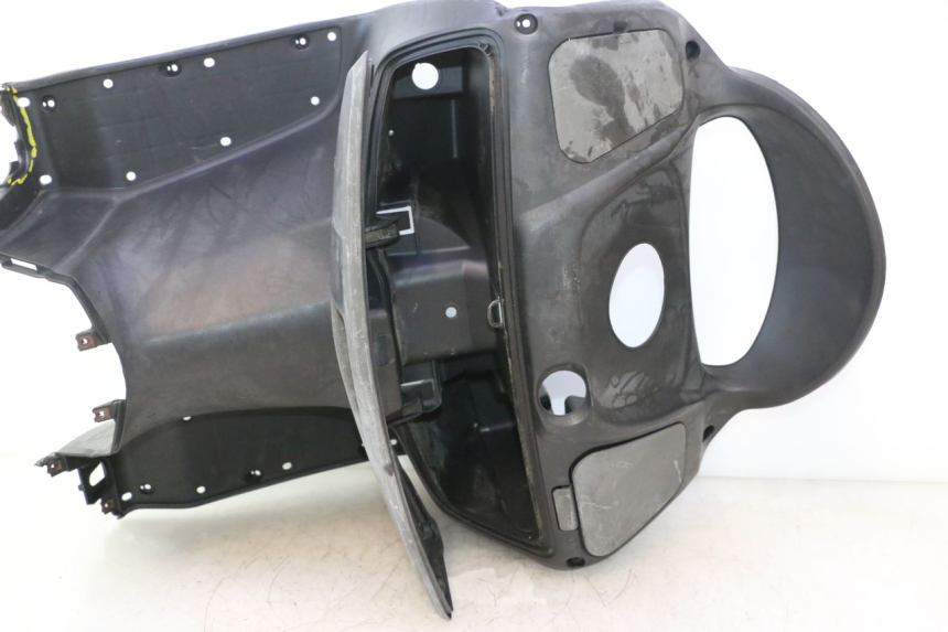 photo de TABLIER INTERIEUR SUZUKI BURGMAN 125 (2007 - 2014) - Vue d’ensemble