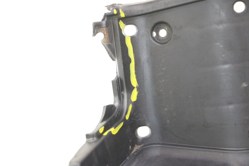 photo de TABLIER INTERIEUR SUZUKI BURGMAN 125 (2007 - 2014) - Points de fixation