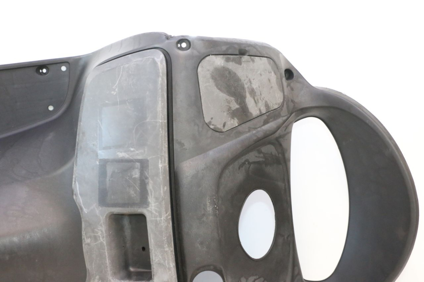 photo de TABLIER INTERIEUR SUZUKI BURGMAN 125 (2007 - 2014) - État de surface