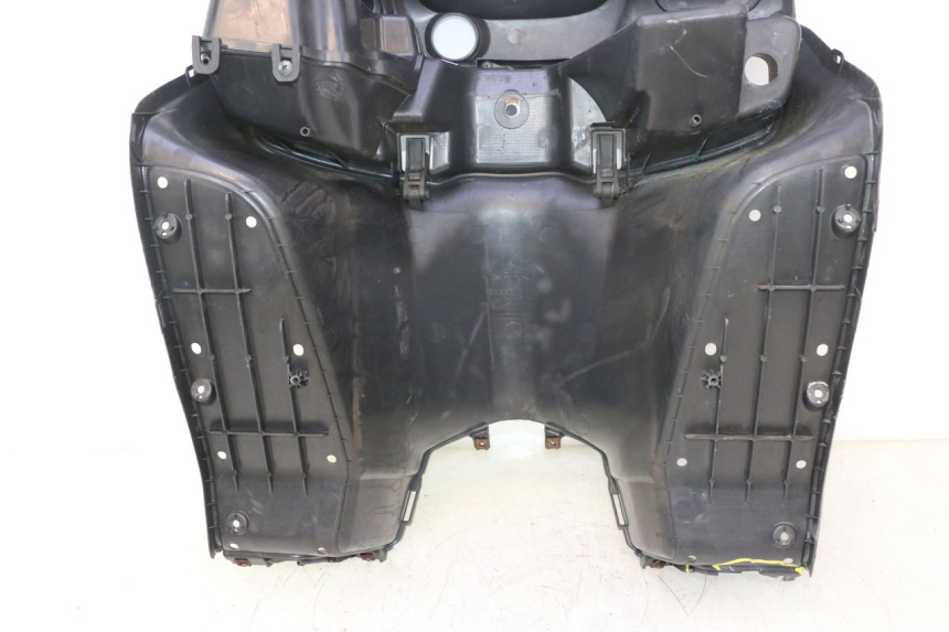 photo de TABLIER INTERIEUR SUZUKI BURGMAN 125 (2007 - 2014) - Gros plan technique