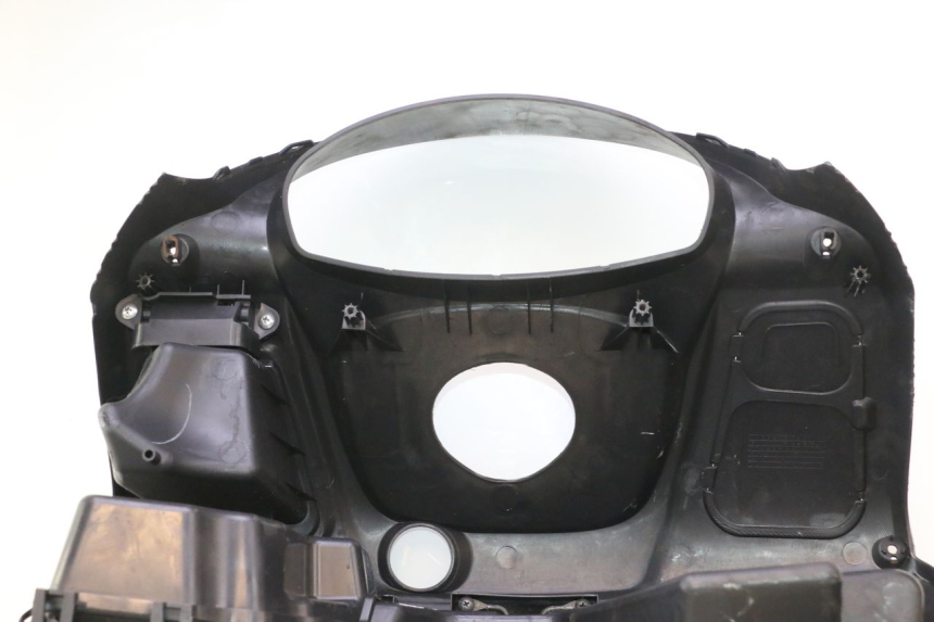 photo de TABLIER INTERIEUR SUZUKI BURGMAN 125 (2007 - 2014) - Points de fixation
