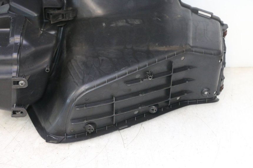 photo de TABLIER INTERIEUR SUZUKI BURGMAN 125 (2007 - 2014) - Marquages et références