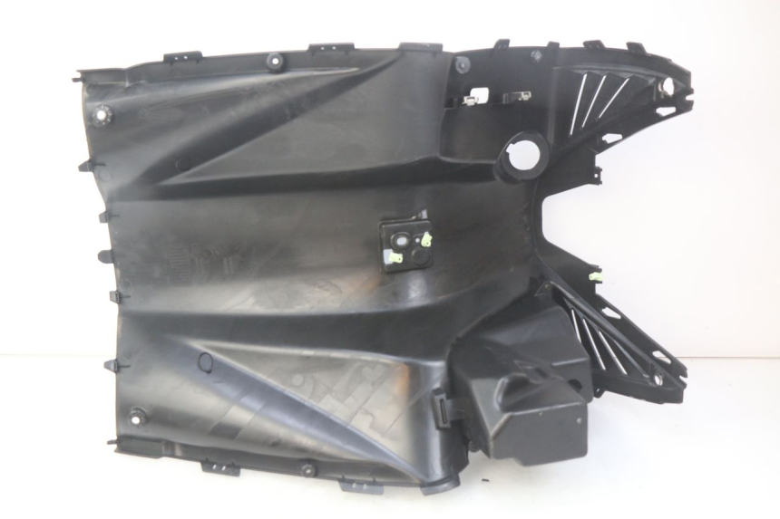 photo de TABLIER INTERIEUR PEUGEOT CITYSTAR 125 (2011 - 2017) - Gros plan technique