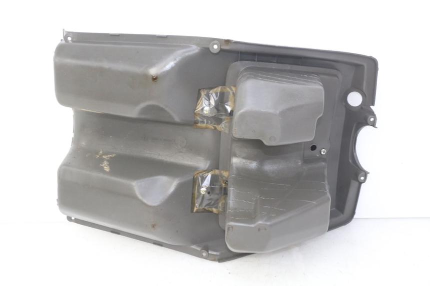 photo de TABLIER INTERIEUR SUZUKI CP 80 (1985 - 1996) - Gros plan technique