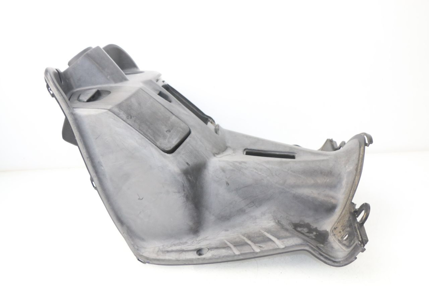 photo de TABLIER INTERIEUR YAMAHA CYGNUS X 125 (2004 - 2007) - Gros plan technique