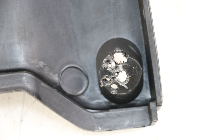 photo de TABLIER INTERIEUR KYMCO DINK STREET 125 (2009 - 2014) - Gros plan technique