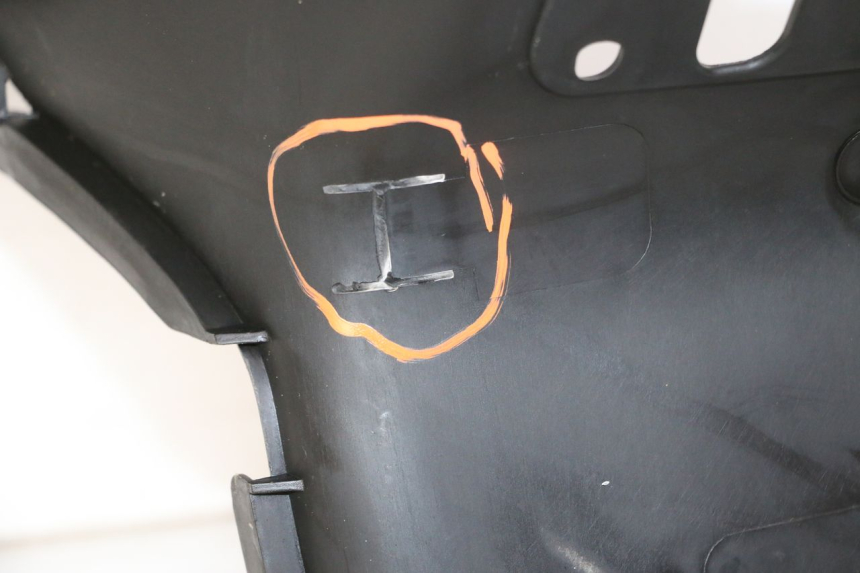 photo de TABLIER INTERIEUR KYMCO DINK STREET 125 (2009 - 2014) - Points de fixation