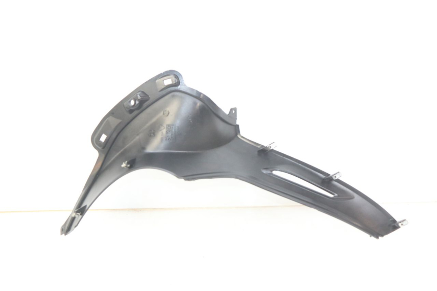 photo de TABLIER INTERIEUR DROIT PIAGGIO BEVERLY 125 (2010 - 2015) - Détail de la pièce