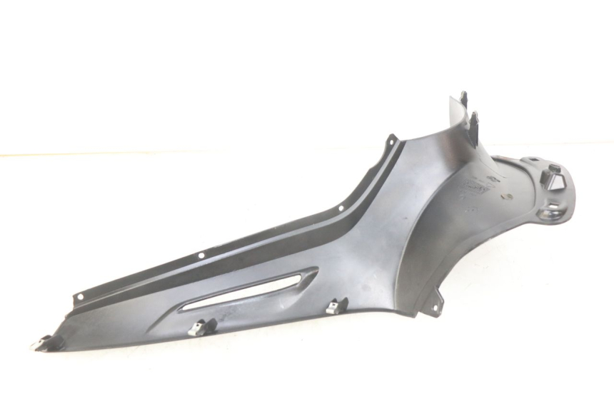 photo de TABLIER INTERIEUR DROIT PIAGGIO BEVERLY 125 (2010 - 2015) - Zoom état d’usage