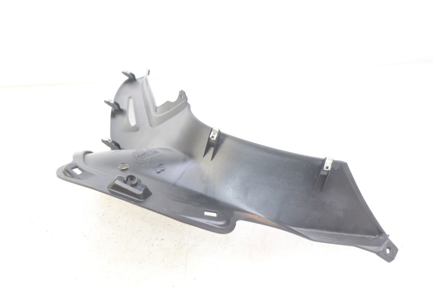 photo de TABLIER INTERIEUR DROIT PIAGGIO BEVERLY 125 (2010 - 2015) - Autre angle de vue