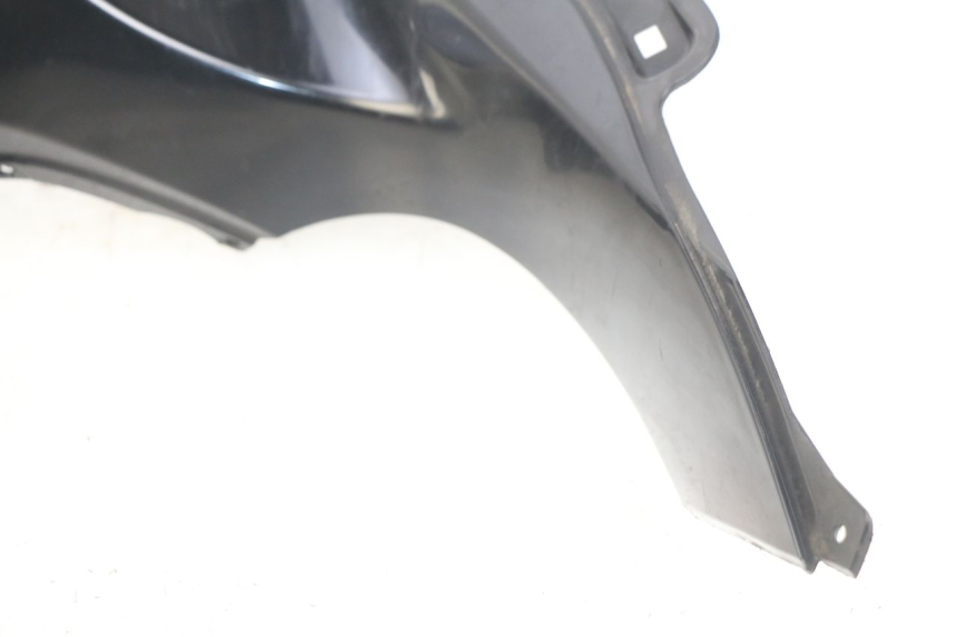 photo de TABLIER INTERIEUR DROIT PIAGGIO BEVERLY 125 (2010 - 2015) - Gros plan technique