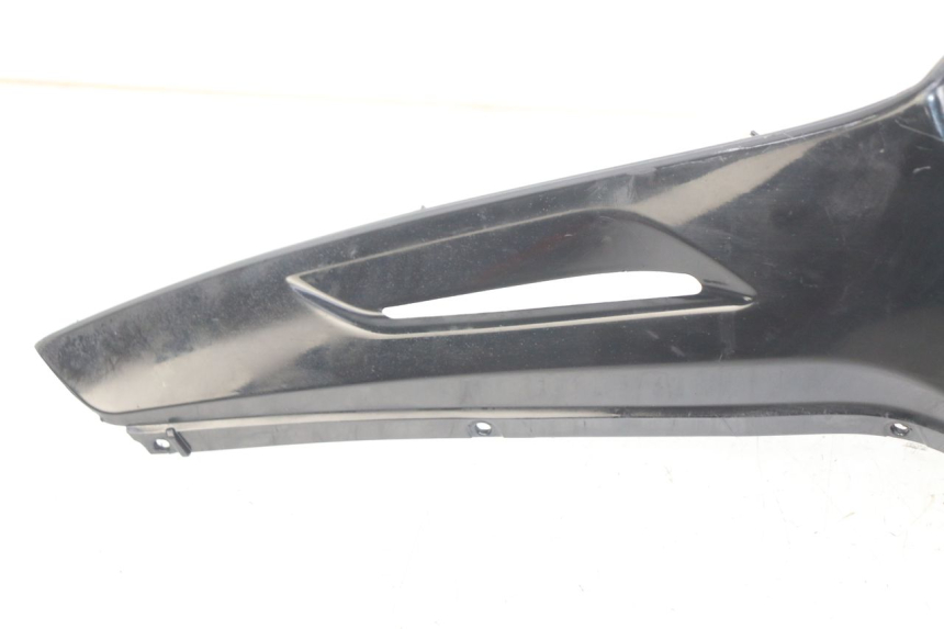 photo de TABLIER INTERIEUR DROIT PIAGGIO BEVERLY 125 (2010 - 2015) - Points de fixation