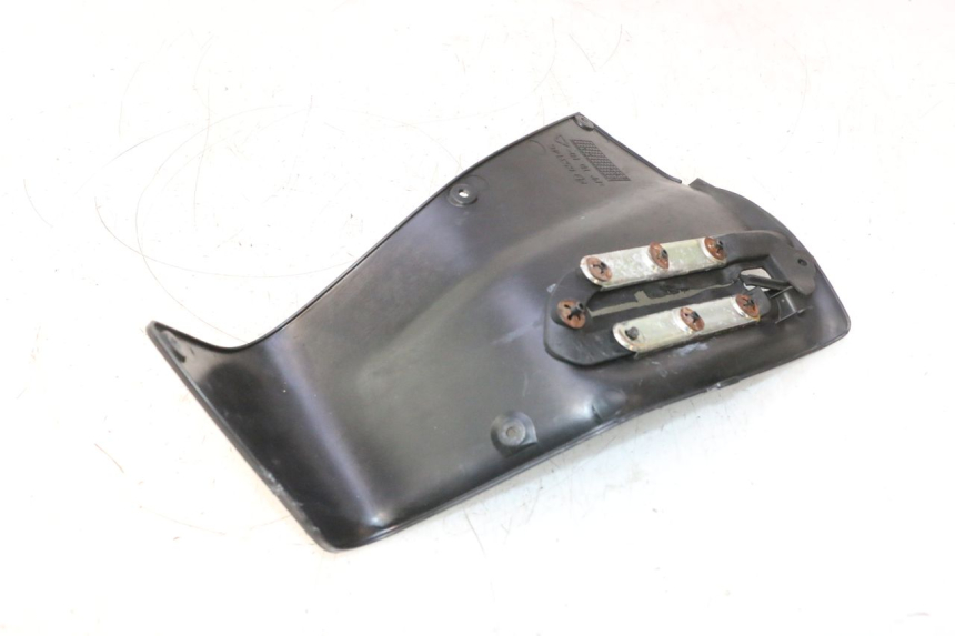 photo de TABLIER INTERIEUR DROIT GILERA GP 800 (2007 - 2013) - Vue d’ensemble