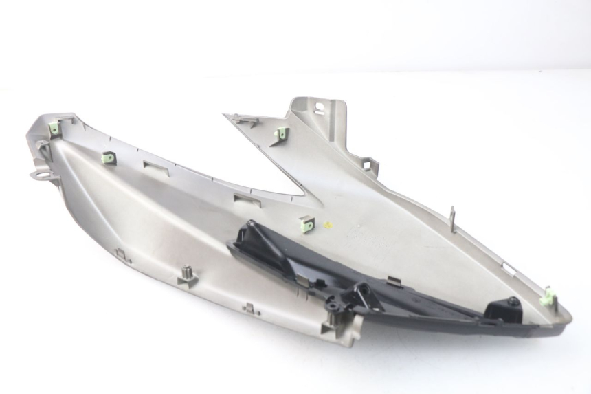 photo de TABLIER INTERIEUR DROIT PEUGEOT METROPOLIS 400 (2017 - 2020) - Zoom état d’usage