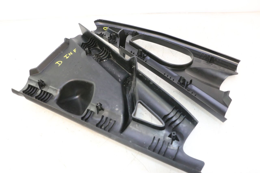 photo de TABLIER INTERIEUR DROIT CAN-AM SPYDER RS 1000 (2008 - 2012) - Zoom état d’usage