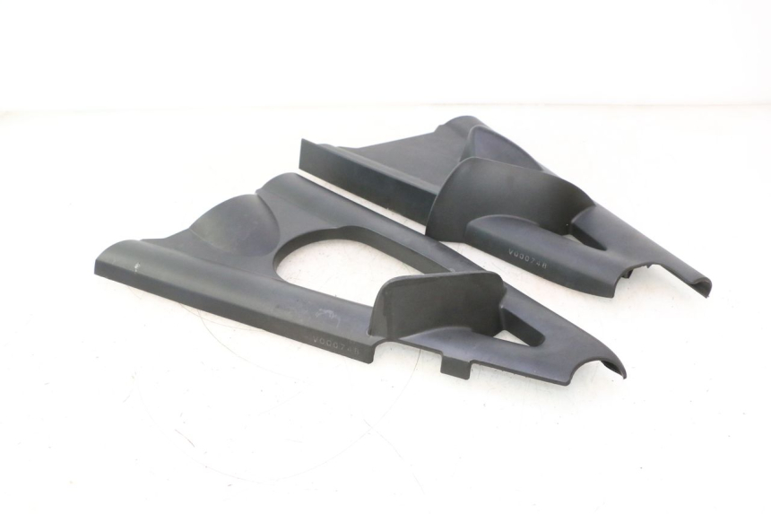 photo de TABLIER INTERIEUR DROIT CAN-AM SPYDER RS 1000 (2008 - 2012) - Gros plan technique