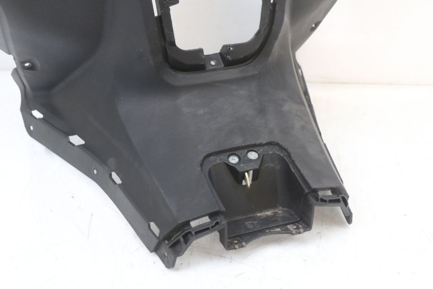 photo de TABLIER INTERIEUR LONGJIA EASY MAX 125 (2020 - 2024) - Gros plan technique