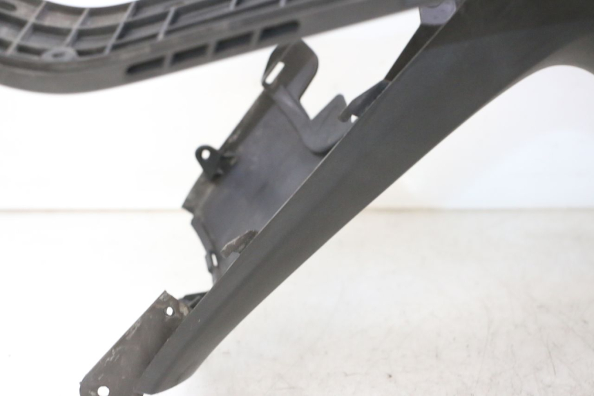 photo de TABLIER INTERIEUR HONDA FES S-WING SWING ABS 125 (2007 - 2015) - Gros plan technique