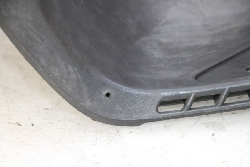 photo de TABLIER INTERIEUR HONDA FES S-WING SWING ABS 125 (2007 - 2015) - Gros plan technique