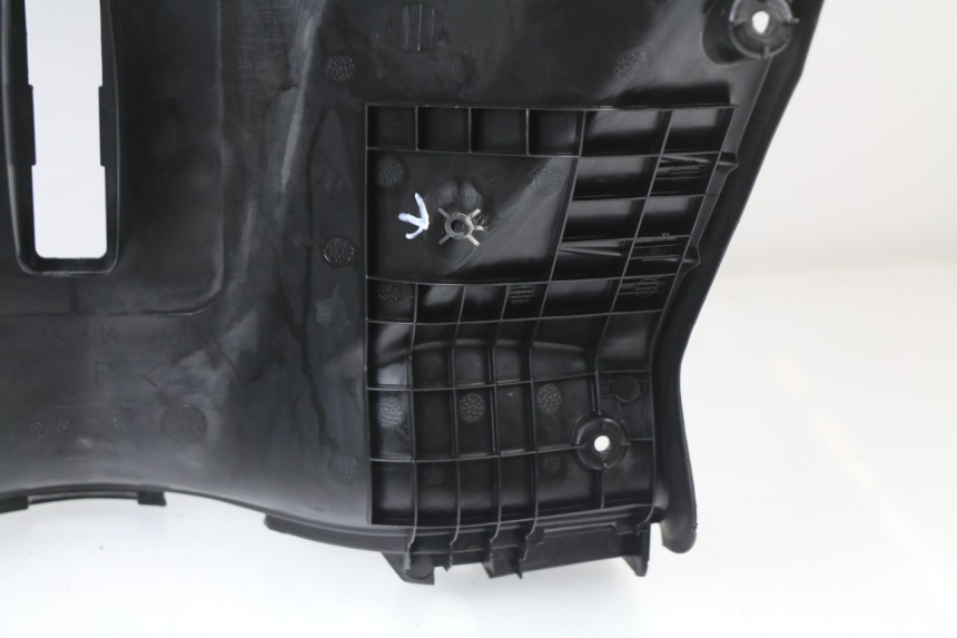 photo de TABLIER INTERIEUR MBK FLAME X 125 (2004 - 2007) - Gros plan technique