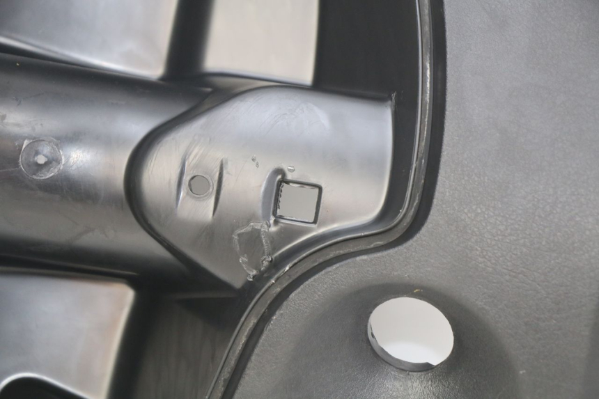 photo de TABLIER INTERIEUR PIAGGIO FLY 2T 50 (2004 - 2017) - Vue rapprochée