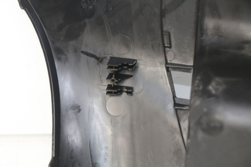 photo de TABLIER INTERIEUR PIAGGIO FLY 2T 50 (2004 - 2017) - Points de fixation