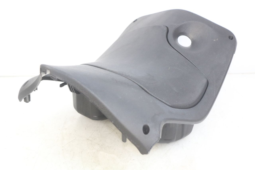 photo de TABLIER INTERIEUR PIAGGIO FLY 2T 50 (2004 - 2017) - Points de fixation