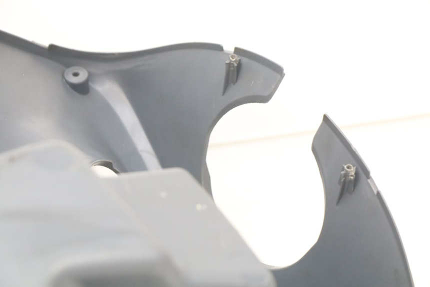 photo de TABLIER INTERIEUR PIAGGIO FLY 100 (2006 - 2010) - Gros plan technique