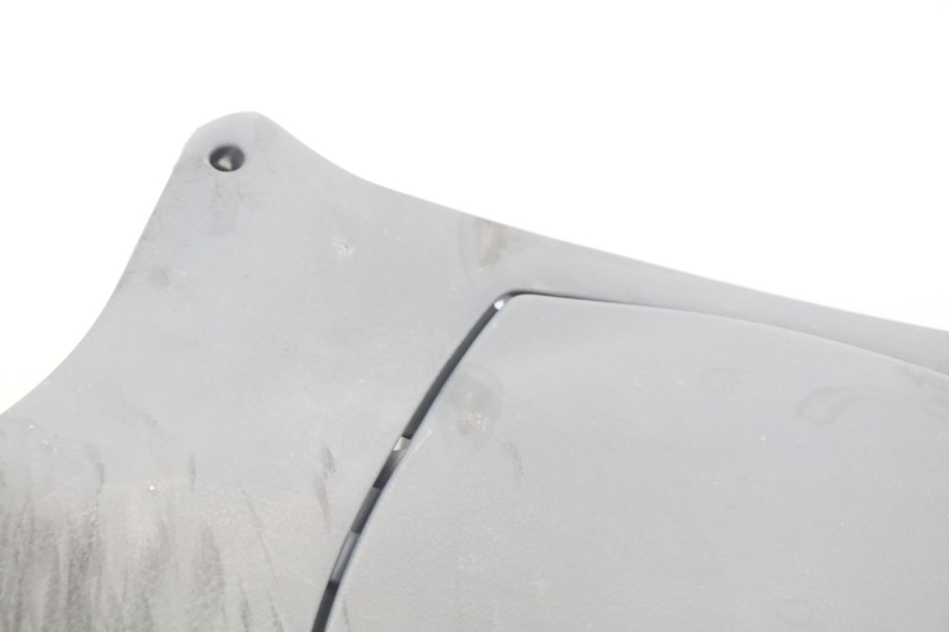 photo de TABLIER INTERIEUR PIAGGIO FLY 100 (2006 - 2010) - Détails caractéristiques