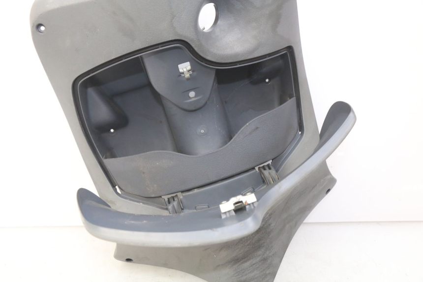 photo de TABLIER INTERIEUR PIAGGIO FLY 100 (2006 - 2010) - Zoom état d’usage
