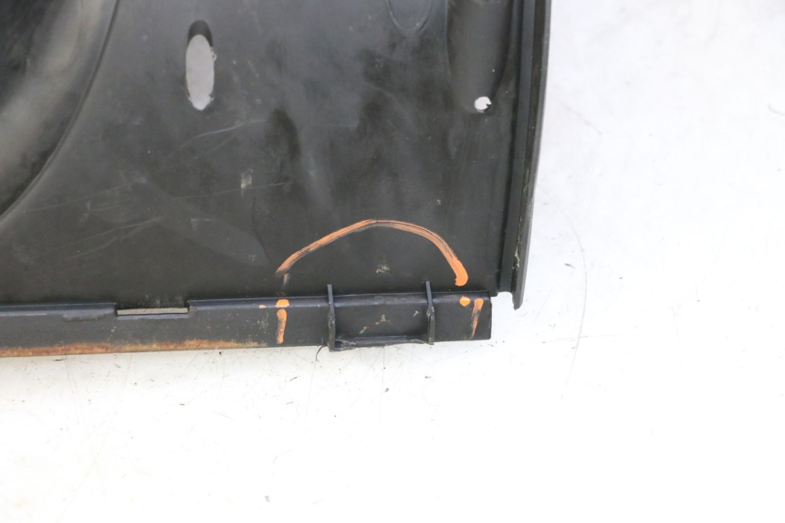 photo de TABLIER INTERIEUR KYMCO GRAND DINK 125 (2008 - 2014) - Autre angle de vue