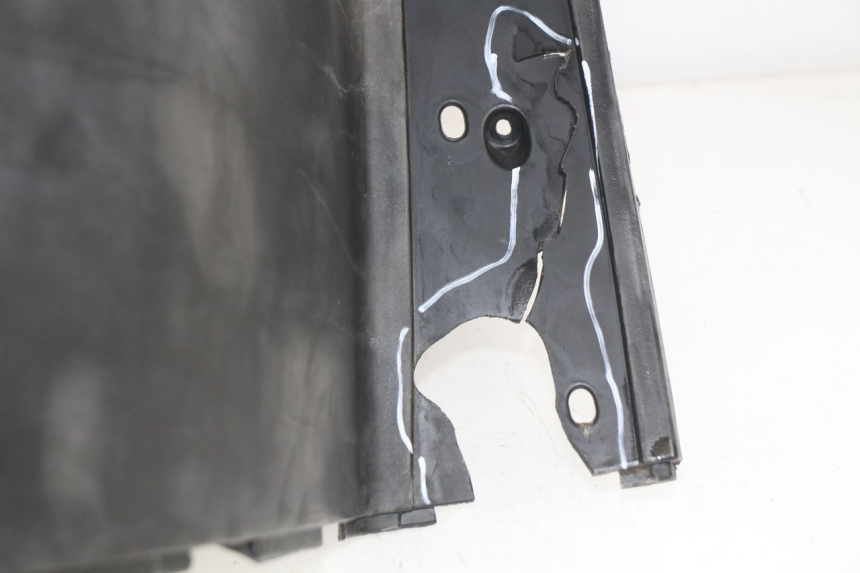 photo de TABLIER INTERIEUR SYM GTS EVO 125 (2009 - 2013) - Marquages et références
