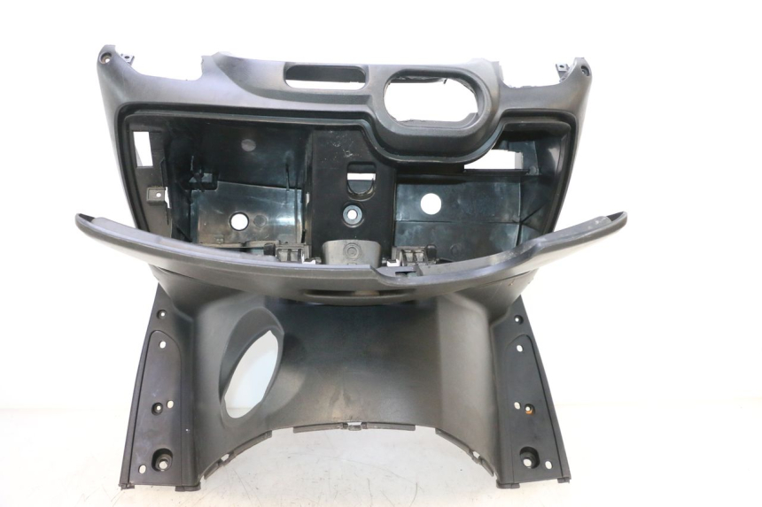 photo de TABLIER INTERIEUR SYM GTS EVO 125 (2009 - 2013) - Détail de la pièce