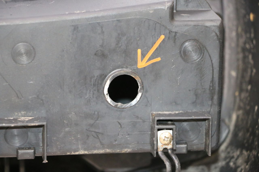photo de TABLIER INTERIEUR SYM GTS EVO 125 (2009 - 2013) - État de surface