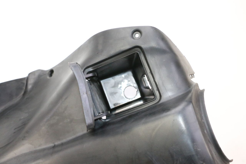 photo de TABLIER INTERIEUR DAELIM HISTORY 125 (2001 - 2002) - Points de fixation