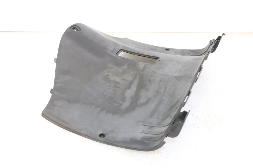 photo de TABLIER INTERIEUR INFERIEUR DAELIM BESBI 125 (2007 - 2008) - État de surface