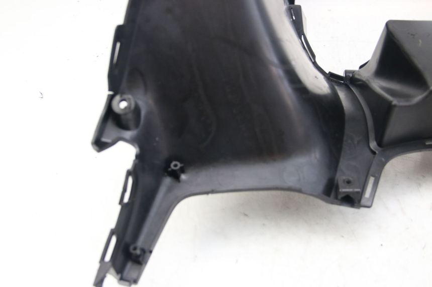 photo de TABLIER INTERIEUR INFERIEUR KYMCO DOWNTOWN ABS 125 (2015 - 2017) - Zoom état d’usage