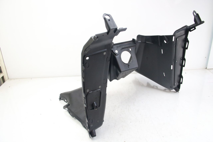 photo de TABLIER INTERIEUR INFERIEUR KYMCO DOWNTOWN ABS 125 (2015 - 2017) - État de surface