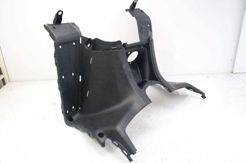 photo de TABLIER INTERIEUR INFERIEUR KYMCO DOWNTOWN ABS 125 (2015 - 2017) - Marquages et références